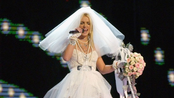 Britney Spears s-a căsătorit cu ea însăși 1 Britney Spears s-a căsătorit cu ea însăși