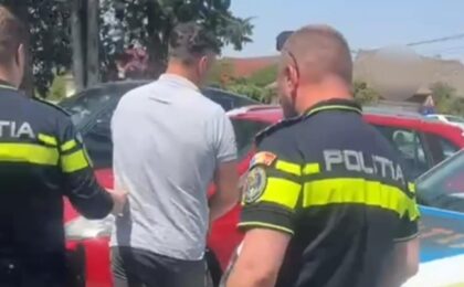 Bărbat din Bucovăț, reținut pentru uz de armă fără drept și violare de domiciliu