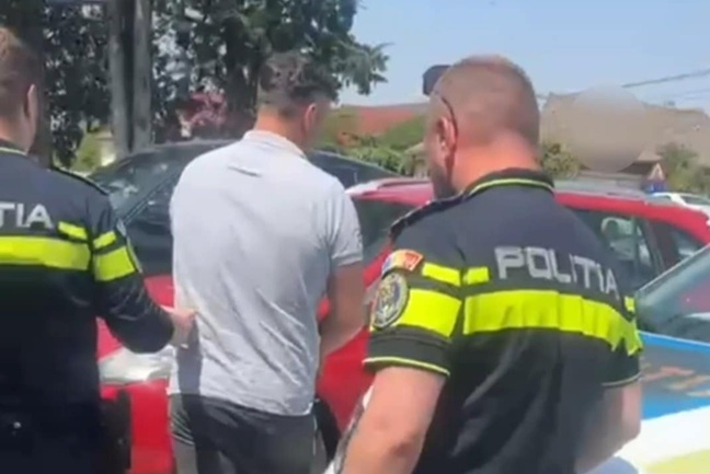 Bărbat din Bucovăț, reținut pentru uz de armă fără drept și violare de domiciliu