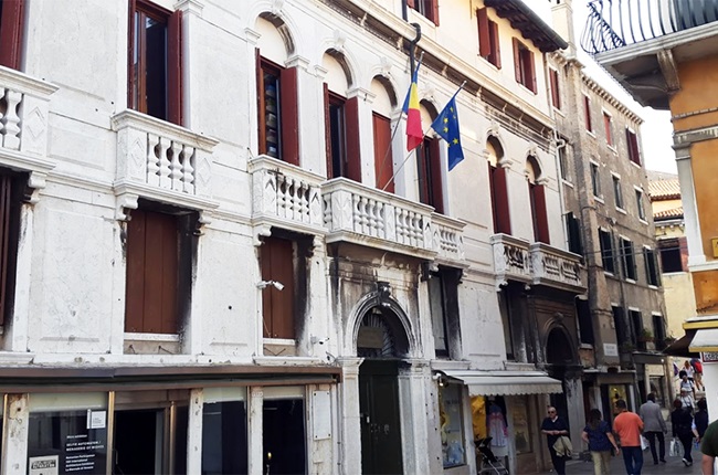 Burse de cercetare și formare postuniversitară și postdoctorală pentru studenții români, la Roma și Veneția