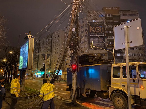 Se taie cablurile în zona Piața 700 – Circumvalațiunii – Gheorghe Lazăr