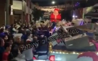 Cel mai puternic cartel de droguri din Mexic a împărțit cadouri copiilor, în timpul unei parade