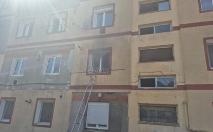 Explozie urmată de incendiu la o cameră de cămin. Pompierii au intervenit de urgență 