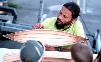 Ecluze pe Bega. Atelier pentru elevii din Timișoara: construcție de canotci - ambarcațiune concepută de Ivan Patzaichin