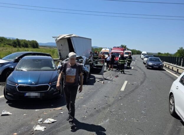 Accident pe autostrada A1, în Timiş. Traficul se desfăşoară pe banda 2. Foto
