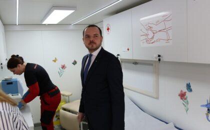 Alexandru Rogobete anunţă extinderea reţelei de cabinete medicale mobile pentru screening oncologic