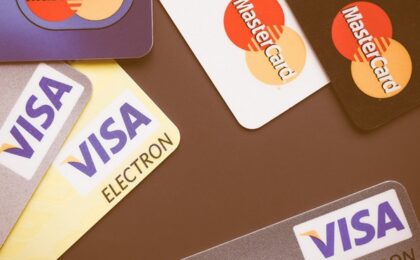 Giganţii plăţilor se pregătesc pentru o lume în care agenţii AI fac cumpărături şi rezervări în locul oamenilor