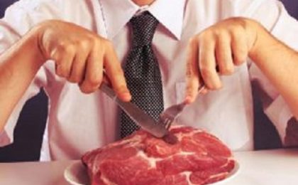 Carne sintetică, UE anunță o posibilă undă verde. Asociația Coldiretti: „Este împotriva concepţiei noastre despre hrană”
