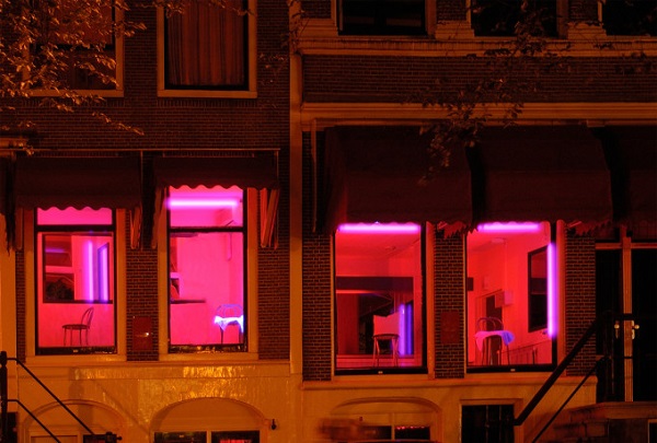 Canabisul, interzis în Cartierul Roșu din Amsterdam începând cu luna mai
