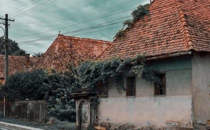 Comuna din România unde casele nelocuite ar putea intra gratuit în posesia familiilor tinere