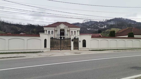 Descinderi la casa lui Nicolae Guță din județul Hunedoara