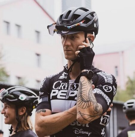 Protecție inteligentă pentru cicliști urbani și sportivi de performanță (P)