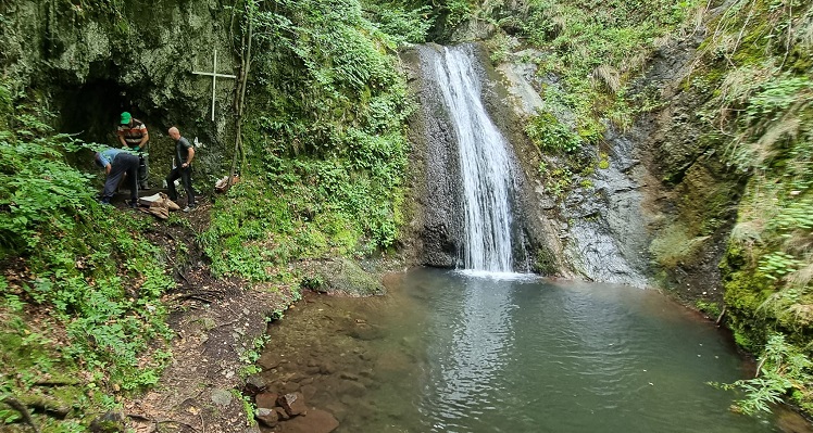 Liber la drumeție spre Cascada Fecioara Maria