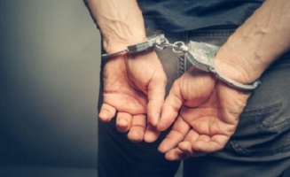 Bărbat condamnat la închisoare pentru evaziune fiscală, cumpărare de influență și constituire a unui grup infracțional organizat, prins în Italia