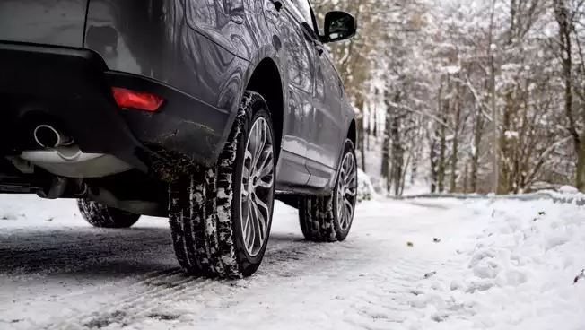 Amenzi usturătoare pentru șoferii care nu au mașinile echipate de iarnă. Când trebuie schimbate anvelopele
