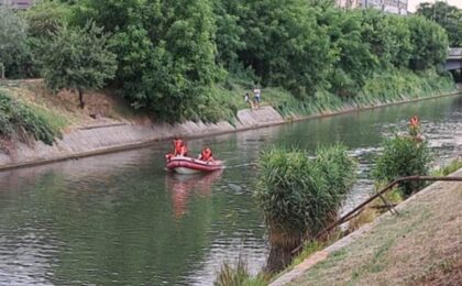 Persoană căzută în Bega, la Timișoara. Mai multe echipaje de pompieri și scafandri intervin