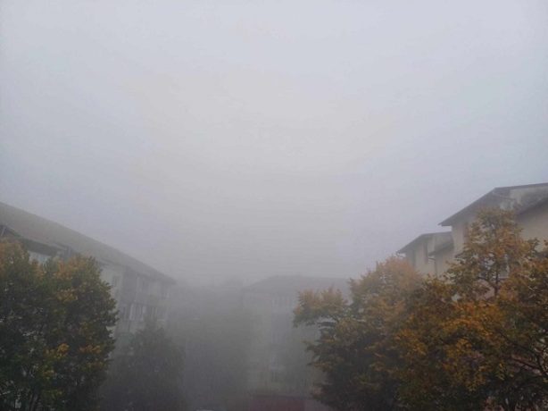Cod galben de ceață, miercuri dimineața, în Timiș și Arad. Avertizare nowcasting de vânt puternic pentru județele Caraș-Severin și Hunedoara