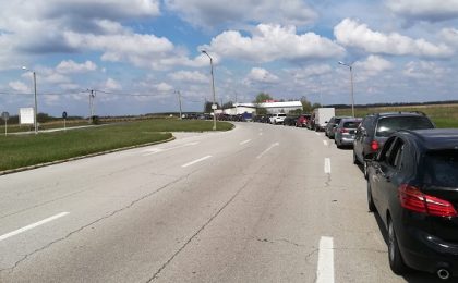 Aglomerație în Vama Cenad. Se așteaptă aproximativ 50 de minute pentru ieșirea din țară. La intrare, aproape nici o mașină 20 cenad