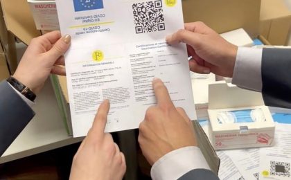 Fenomenul certificatelor COVID false ia amploare în Franța și Germania. Au fost făcute sute de arestări
