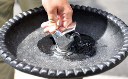 Cișmea publică stradală într-un sat timișean