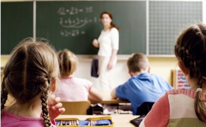 Modalitatea de ocupare a posturilor în învățământul preuniversitar rămâne neschimbată în 2026. În Timiș, candidații depun dosarele online