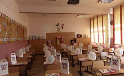 În jur de 100.000 de preșcolari și elevi din Timiș sunt așteptați, luni, să intre în sălile de clase