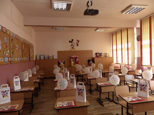 În jur de 100.000 de preșcolari și elevi din Timiș sunt așteptați, luni, să intre în sălile de clase