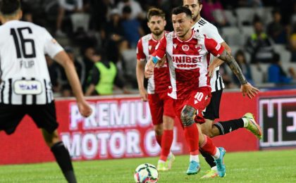 Dinamo București a retrogradat în Liga a II-a, pentru prima oară în istoria clubului. "U" Cluj, în elită 16 Dinamo București a retrogradat în Liga a II-a, pentru prima oară în istoria clubului. "U" Cluj, în elită