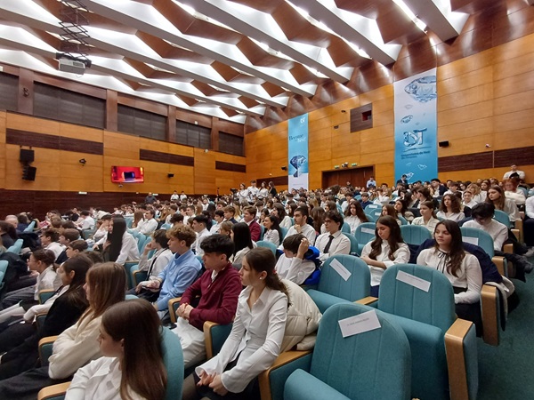 Peste 200 de elevi de la CNB, premiați la Gala Excelenței în Educație. Foto