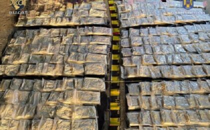 Doi sârbi, prinși pe autostrada A1 cu 66,5 kg de cocaină, în valoare de 3,5 milioane de euro, ascunse într-o autorulotă