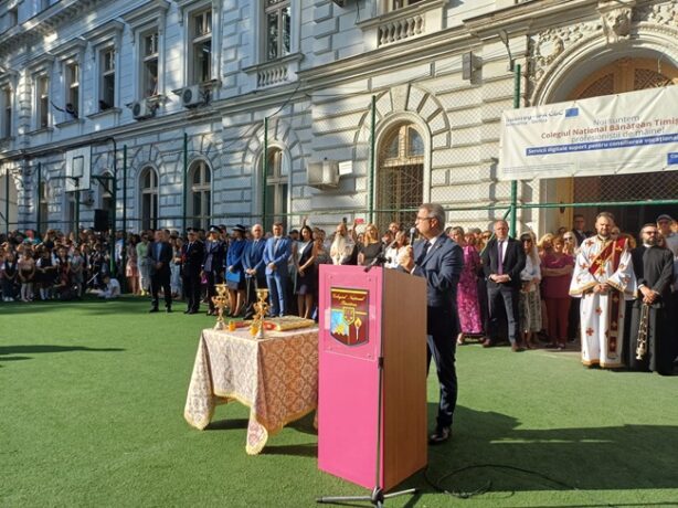 Petrecere pentru elevii unui liceu din Timișoara, în locul festivității din prima zi de școală 1 Petrecere pentru elevii unui liceu din Timișoara, în locul festivității din prima zi de școală
