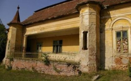 Unul dintre conacele istorice ale județului Timiș, de la ruină la obiectiv turistic