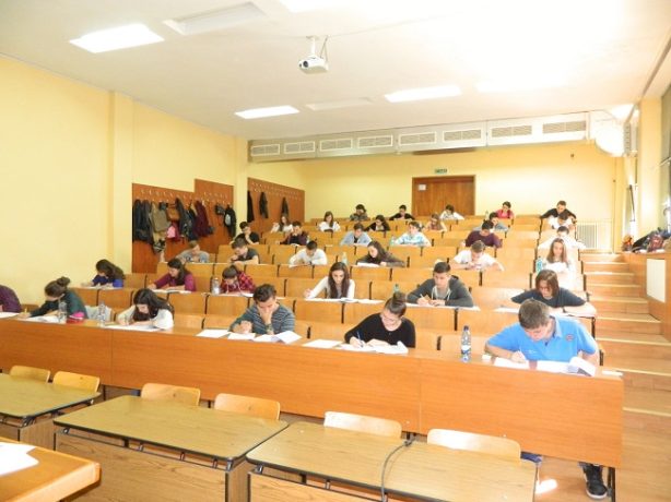 Concursul Național ”Constantin Sălceanu” organizat de Facultatea de Fizică din Timișoara pentru liceeni oferă o serie de beneficii participanților 1 Concursul Național ”Constantin Sălceanu” organizat de Facultatea de Fizică din Timișoara pentru liceeni oferă o serie de beneficii participanților