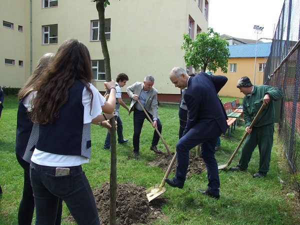 Mobilizare generală a autorităților locale la o școală din Timișoara 3 consulul onorific al spaniei la Timisoara