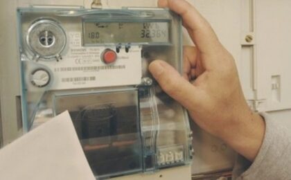 Noi prețuri la energie electrică, de la 1 ianuarie, pentru toți românii 2 ANPIS încurajează consumatorii vulnerabili să solicite tichetul de 50 de lei pentru energie