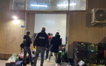 Polițiștii și inspectorii ANAF, în control într-o piață din Timișoara