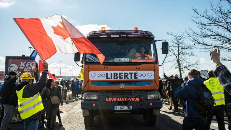 Buldozere și tunuri cu apă, pregătite de poliția din Paris pentru protestul „Convoiul libertății”