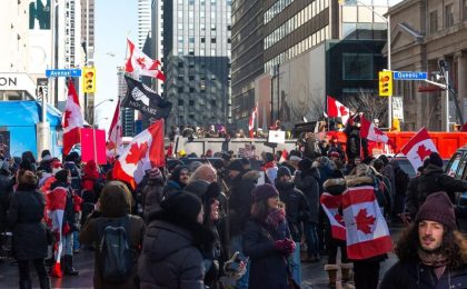 Centrul capitalei Ottawa, blocat pentru a zecea zi de ”Convoiul Libertății”, primarul a declarat stare de urgență