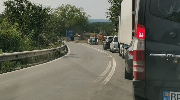 Cozi kilometrice între Margina și Coșava. Rute ocolitoare