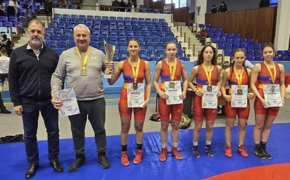 CSM Timișoara, argint la lupte feminine. Echipa a devenit vicecampioană naţională la U20