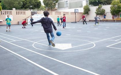 Copiii au liber pe terenurile de sport din şcoli, după ore! Unităţile de învăţământ au la dispoziție patru luni pentru a stabili orarul de acces și modul de utilizare