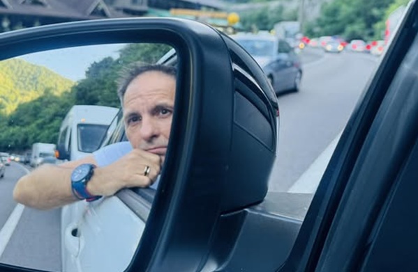 Dan Negru, furios după ce a rămas blocat în trafic: "Pe ce se duc banii mei din impozite?"