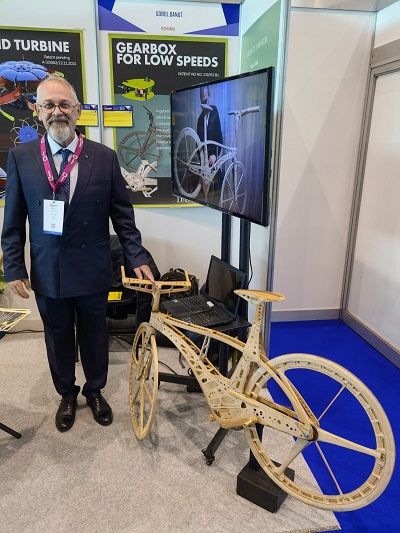 Cea mai ușoară bicicletă din lume, concepută în vestul ţării, face valuri la Salonul Mondial de Invenții de la Geneva