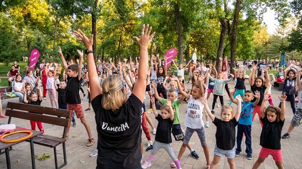 „Dance in the Park cu DanceTM”- dans și distrație în parc, la Timișoara