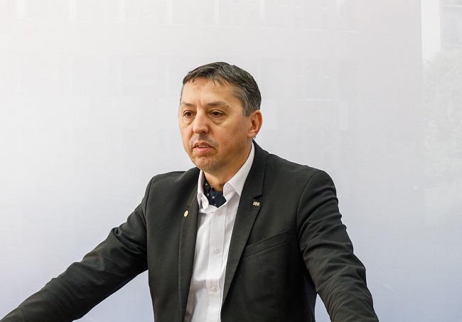 Daniel David: ”Ne transformăm copiii în hamali care trebuie să care discipline peste discipline și ore peste ore...”