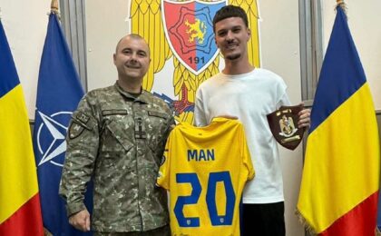 Dennis Man, în mijlocul militarilor din Arad