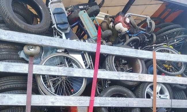 Transport de peste 20 de tone de deşeuri, oprit la frontieră