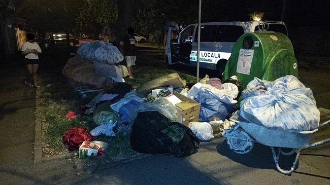 Bărbat sancționat de polițiștii locali din Timișoara cu 30.000 de lei pentru că a abandonat deșeuri pe domeniul public