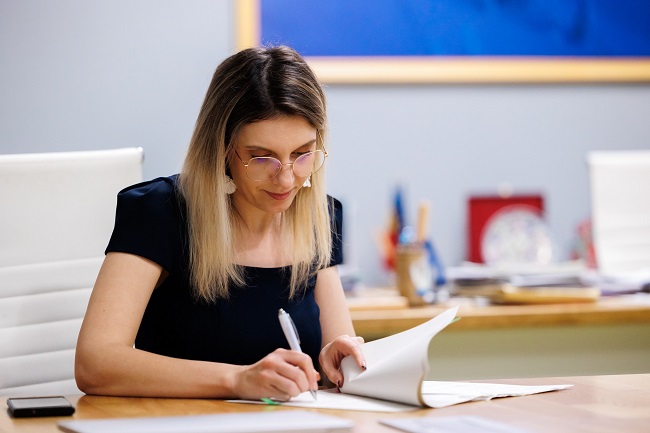 Diana Buzoianu: Laboratoarele mobile pentru monitorizarea calității aerului vor fi folosite în zonele cu poluare istorică 1 Diana Buzoianu: Laboratoarele mobile pentru monitorizarea calității aerului vor fi folosite în zonele cu poluare istorică