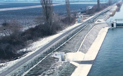 Au fost semnate contractele pentru realizarea a 426,09 km de trasee cicloturistice pe digurile cursurilor de apă administrate de Apele Române